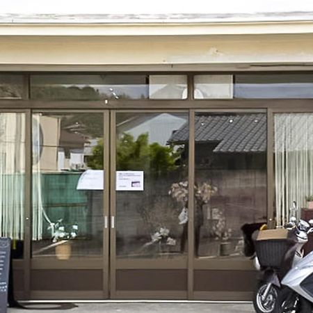 Готель Guest Cafe Kuchikumano Kamitondacho Екстер'єр фото