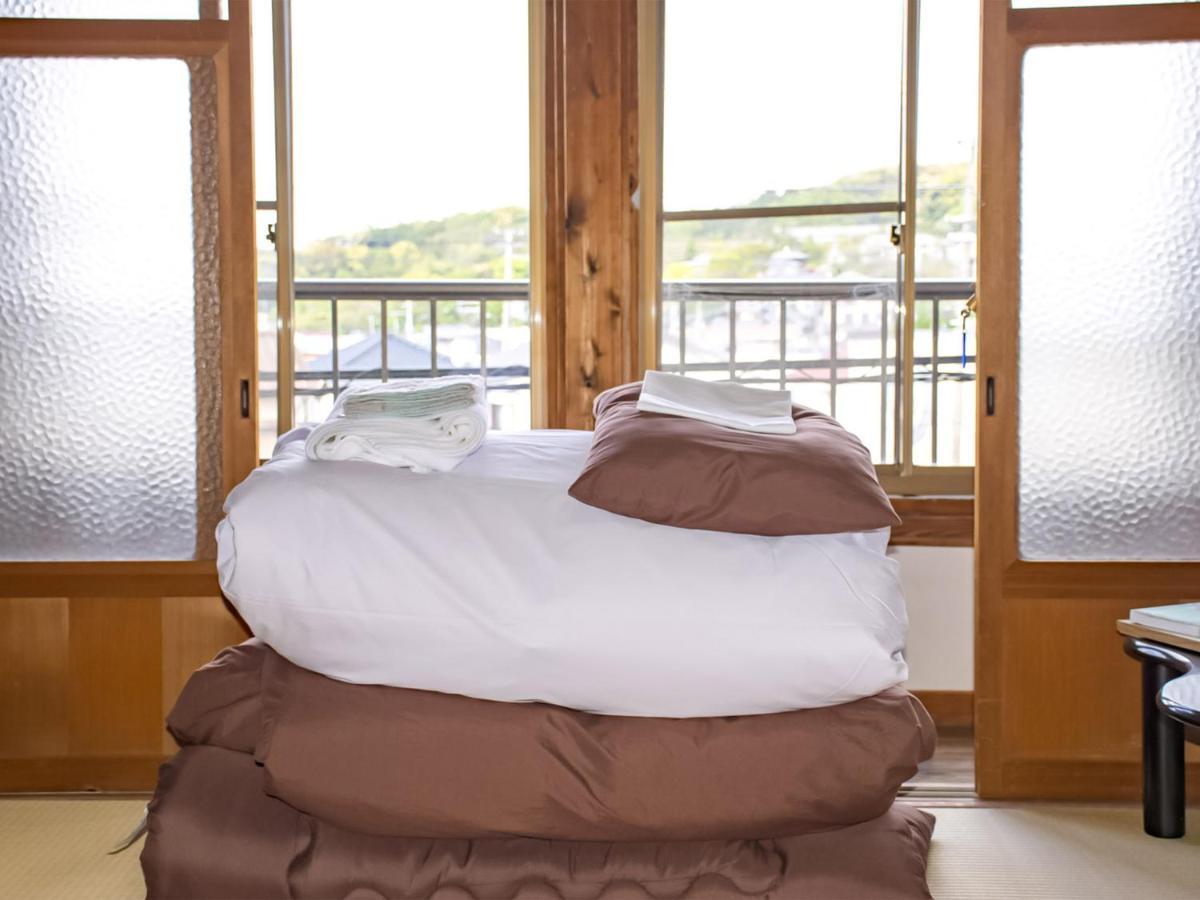 Готель Guest Cafe Kuchikumano Kamitondacho Екстер'єр фото