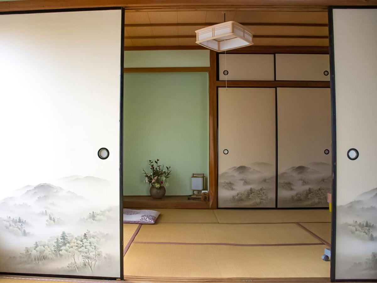Готель Guest Cafe Kuchikumano Kamitondacho Екстер'єр фото