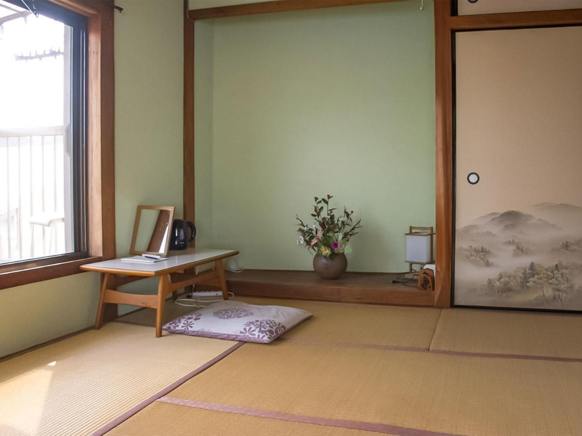 Готель Guest Cafe Kuchikumano Kamitondacho Екстер'єр фото