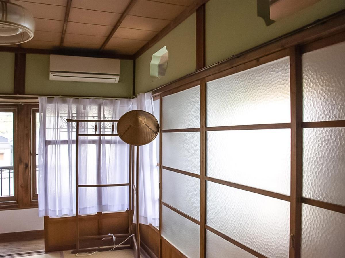Готель Guest Cafe Kuchikumano Kamitondacho Екстер'єр фото
