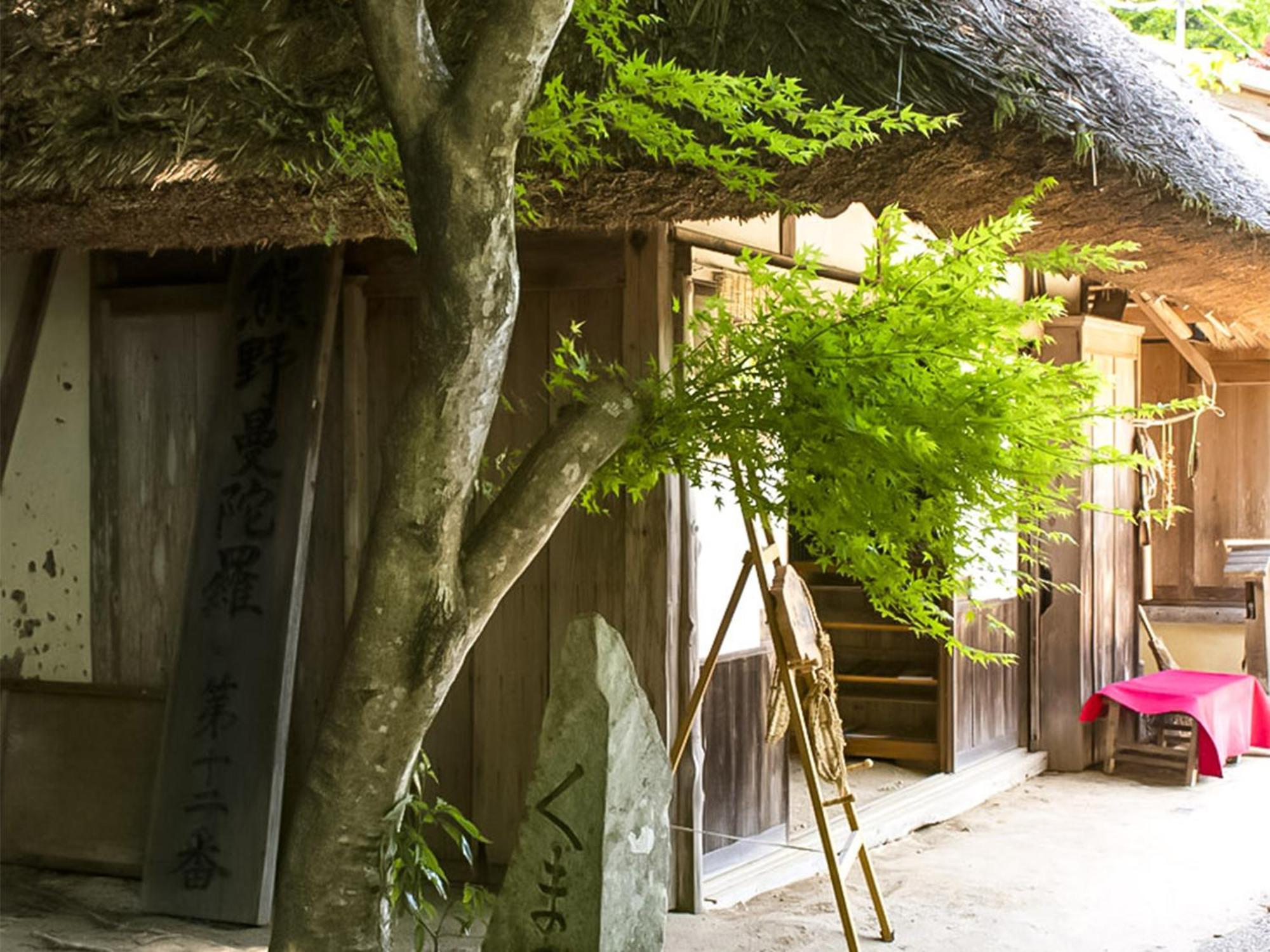 Готель Guest Cafe Kuchikumano Kamitondacho Екстер'єр фото