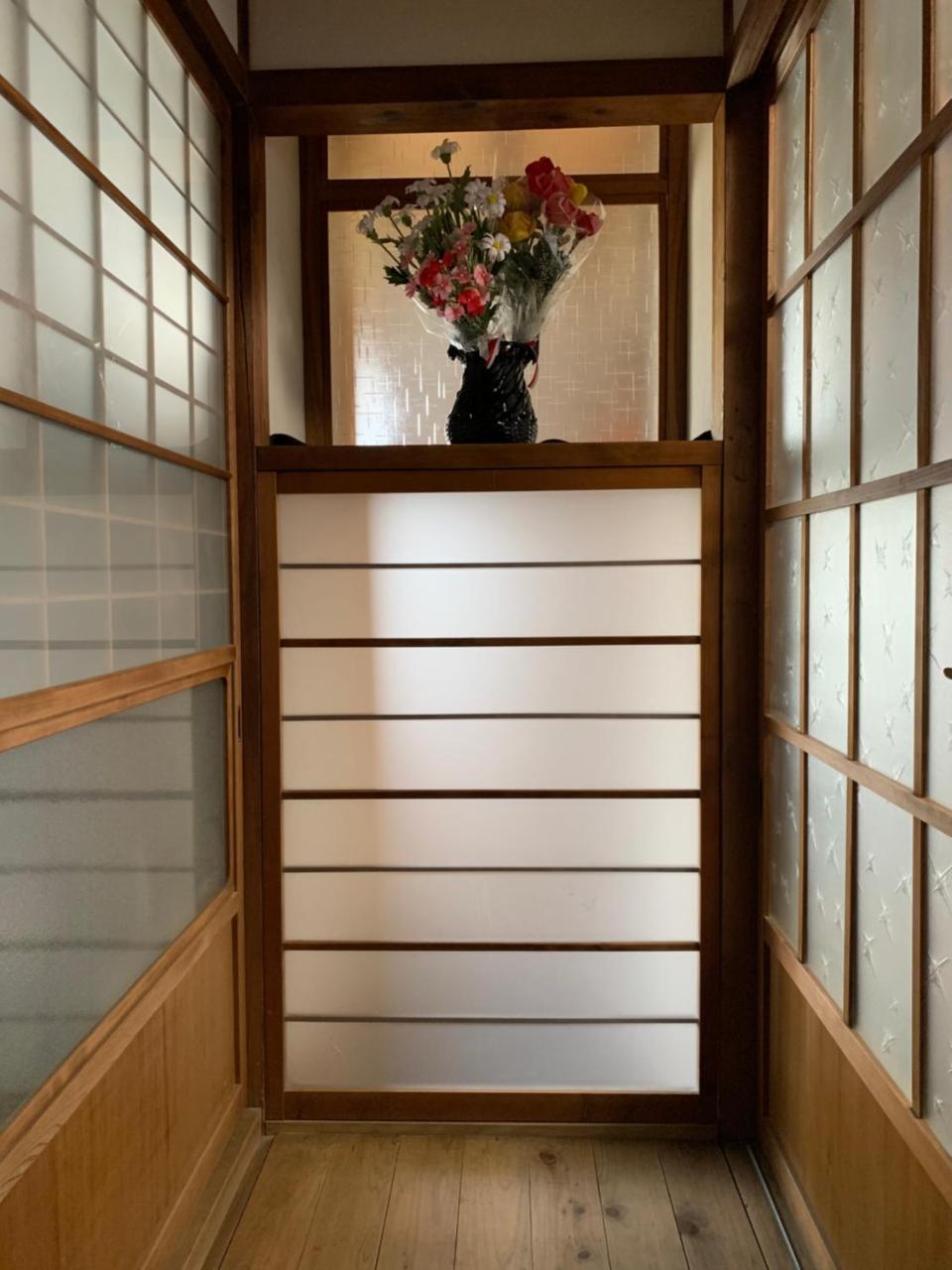 Готель Guest Cafe Kuchikumano Kamitondacho Екстер'єр фото