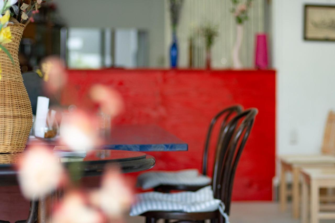 Готель Guest Cafe Kuchikumano Kamitondacho Екстер'єр фото