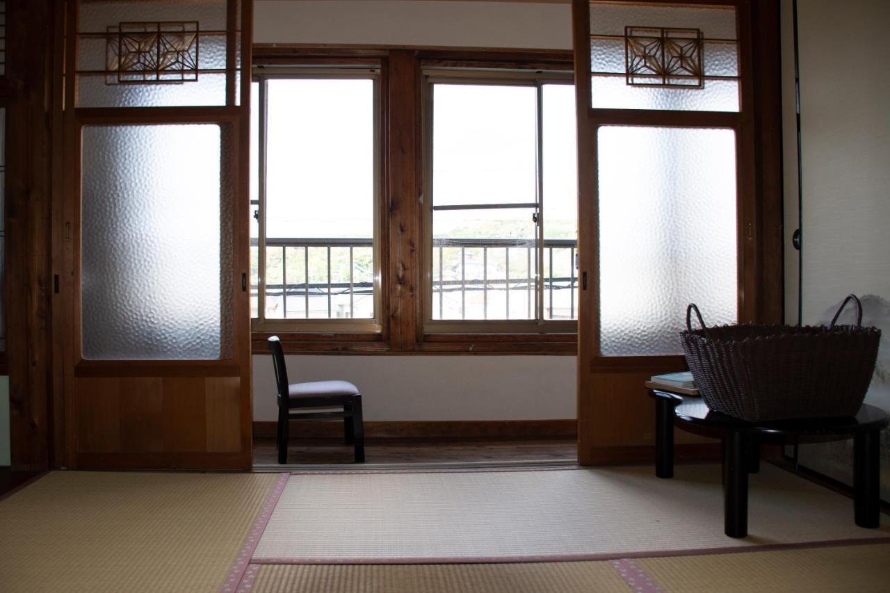 Готель Guest Cafe Kuchikumano Kamitondacho Екстер'єр фото