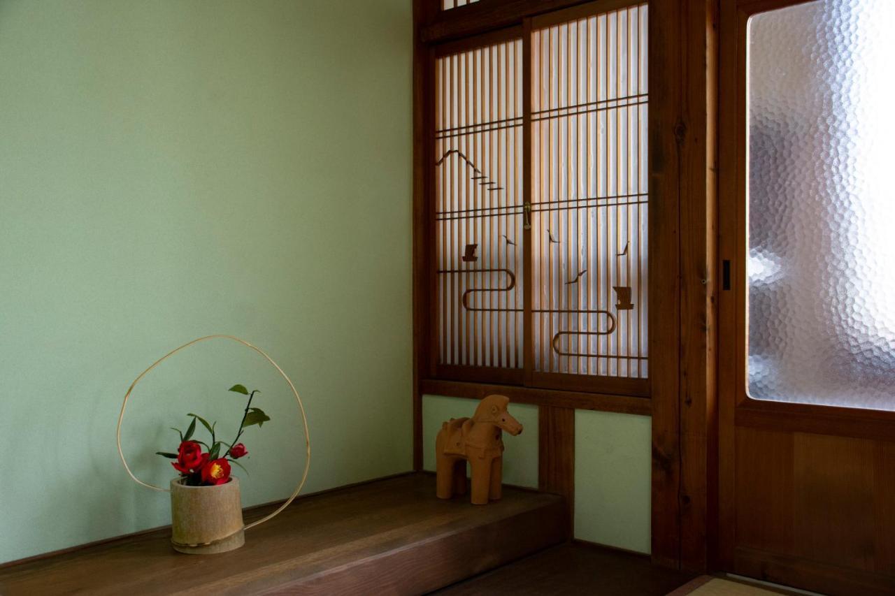 Готель Guest Cafe Kuchikumano Kamitondacho Екстер'єр фото